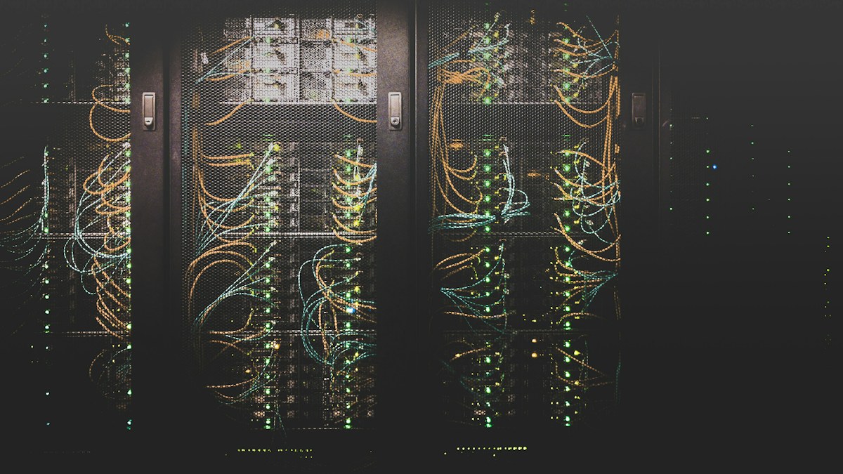 Enterprise Hybrid Search mit PostgreSQL pgvector, BM25 und Cohere Rerank